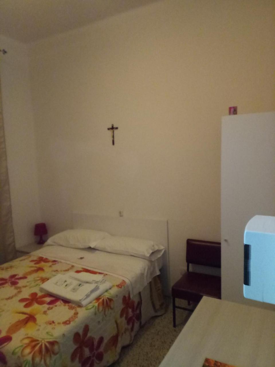 London Cafe Bed & Breakfast Castelnovo ne' Monti Exterior photo