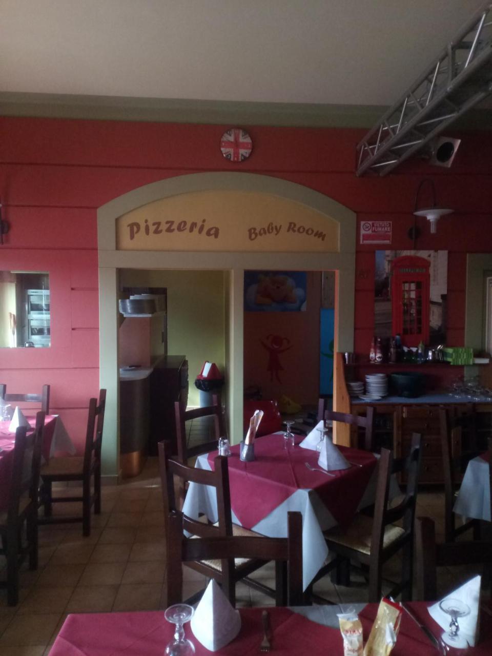London Cafe Bed & Breakfast Castelnovo ne' Monti Exterior photo