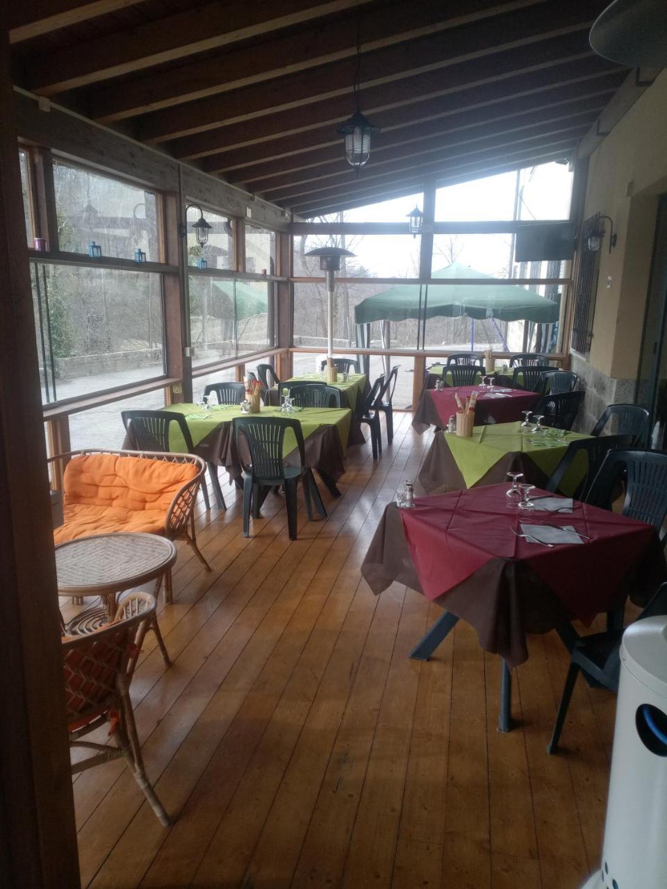 London Cafe Bed & Breakfast Castelnovo ne' Monti Exterior photo